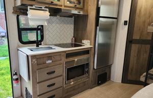 2021 Forest River RV Surveyor Legend 19BHLE RV rental photo 3