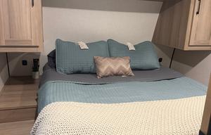 Easy Livin’ with Eileen – 2025 Coleman Camper 27'
