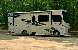 Winnebago-Superior Ride-Deluxe Living-Family Fun