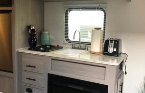 2024 Coleman Lantern 17R Travel Trailer