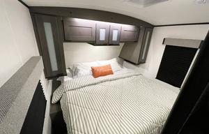2022 Cruiser MPG Ultra Light King Bed Private Bunk