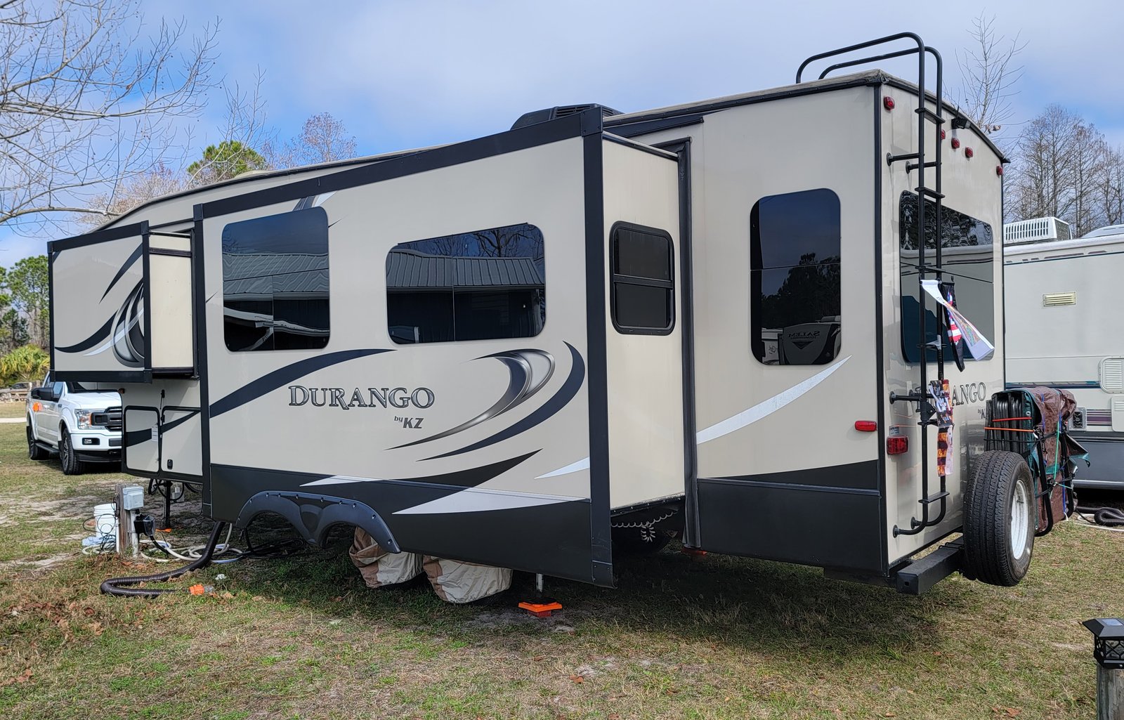 2017 KZ Durango 1500 D281RLT