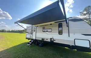 Clean & Fully Stocked Travel Trailer