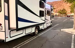 2022 ford Sunseeker M-3250dsle RV rental photo 2