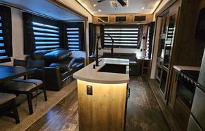 Meticulously Clean Luxury Fifth Wheel