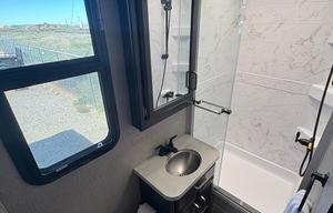 Rare King Bed | Auto Leveling | Easy to Drive