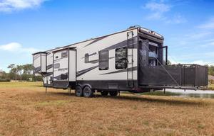 2018 Grand Design Momentum 351M ( Delivery Only)