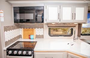 Luxury 2022 Thor Motor Coach Windsport 34J