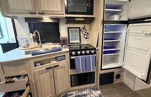 2022 Thor Shadow Cruiser- 2 Bedroom - Sleeps 10