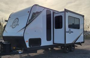 TN Traveler • Easy to Tow • Mini Toy Hauler