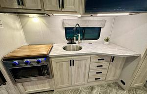 Clean&Comfortable 2023 Forest River Sunseeker LE