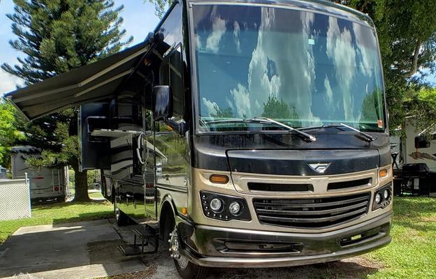 2017 Fleetwood RV Bounder 35K