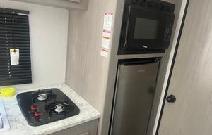 2024 Dutchmen RV Coleman Lantern LT Series 17BH RV rental photo 5