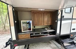 3 SLIDE SPACIOUS AND COMFY DISCOUNT M2M AVAILABLE
