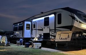 2022 Forest River RV Flagstaff Super Lite 529IKRL RV rental photo 5
