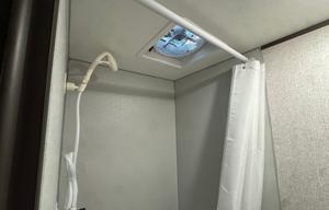 Lightweight, sleeps 6, upgrades! 400W solar system