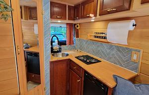 Edgar: Converted Sprinter Van * Pet Friendly *
