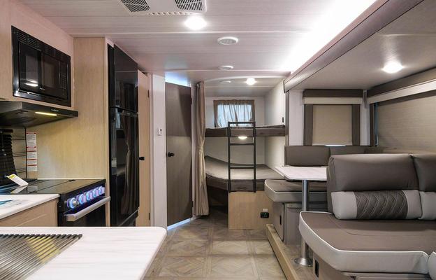 2023 Wildwood x lite sleeps 10!!