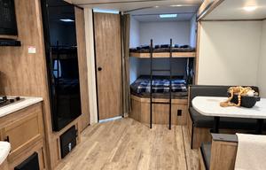 2025 Gulf Stream Enlighten “Sutton” Sleep 8