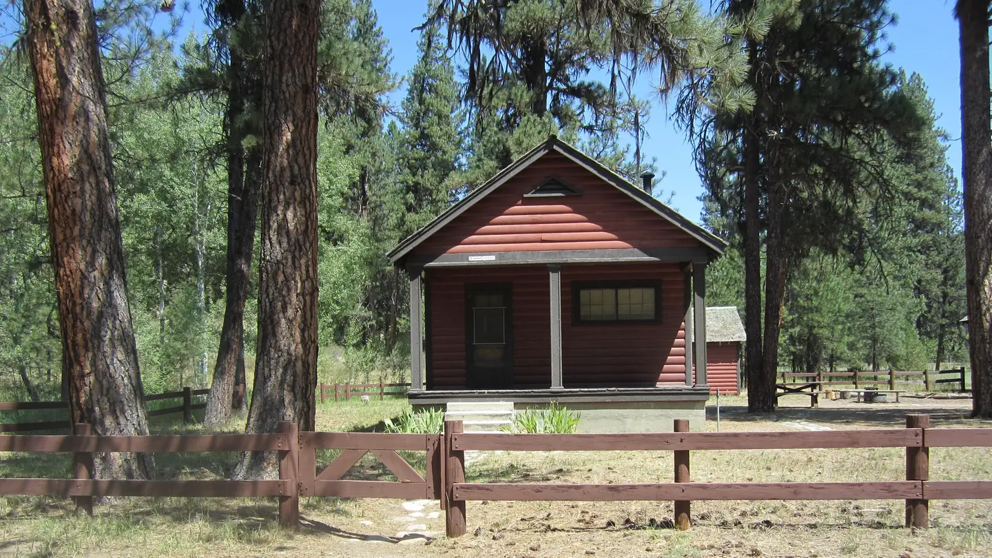Barber Flat Cabin (boise National Forest, Id)