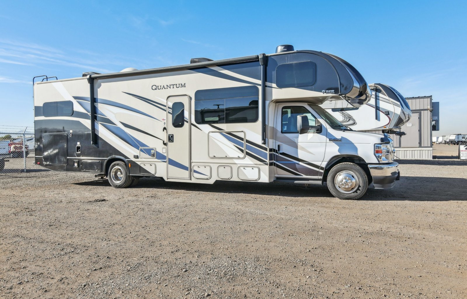 2022 Thor Quantum LF31: Luxurious Family Travel!