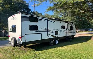 Comfortable Travel Trailer for 6 People