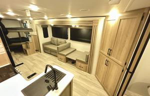 Luxury Family Camper Keystone Coleman Legacy2900BH