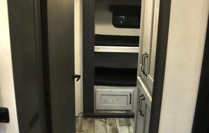 Adventure RV for Rent Sleeps 7, Bunkhouse + Loft!