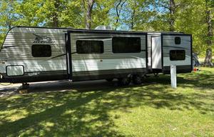 2017 Jayco Jay Flight 32BHDS RV rental photo 3