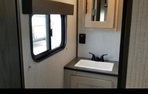 2020 Cruiser Radiance Ultra Lite 32BH