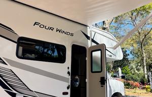 Awesome 2025 Thor Four Winds 22B