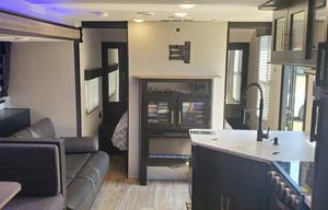 2021 Cherokee Grey Wolf (Sleeps 10)
