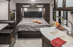 Lightweight Family Camper | Sleeps 6 | Bunks