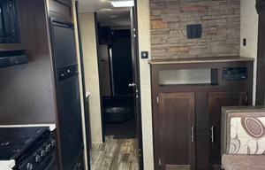2017 Forest River RV Cherokee Grey Wolf 27RR RV rental photo 4