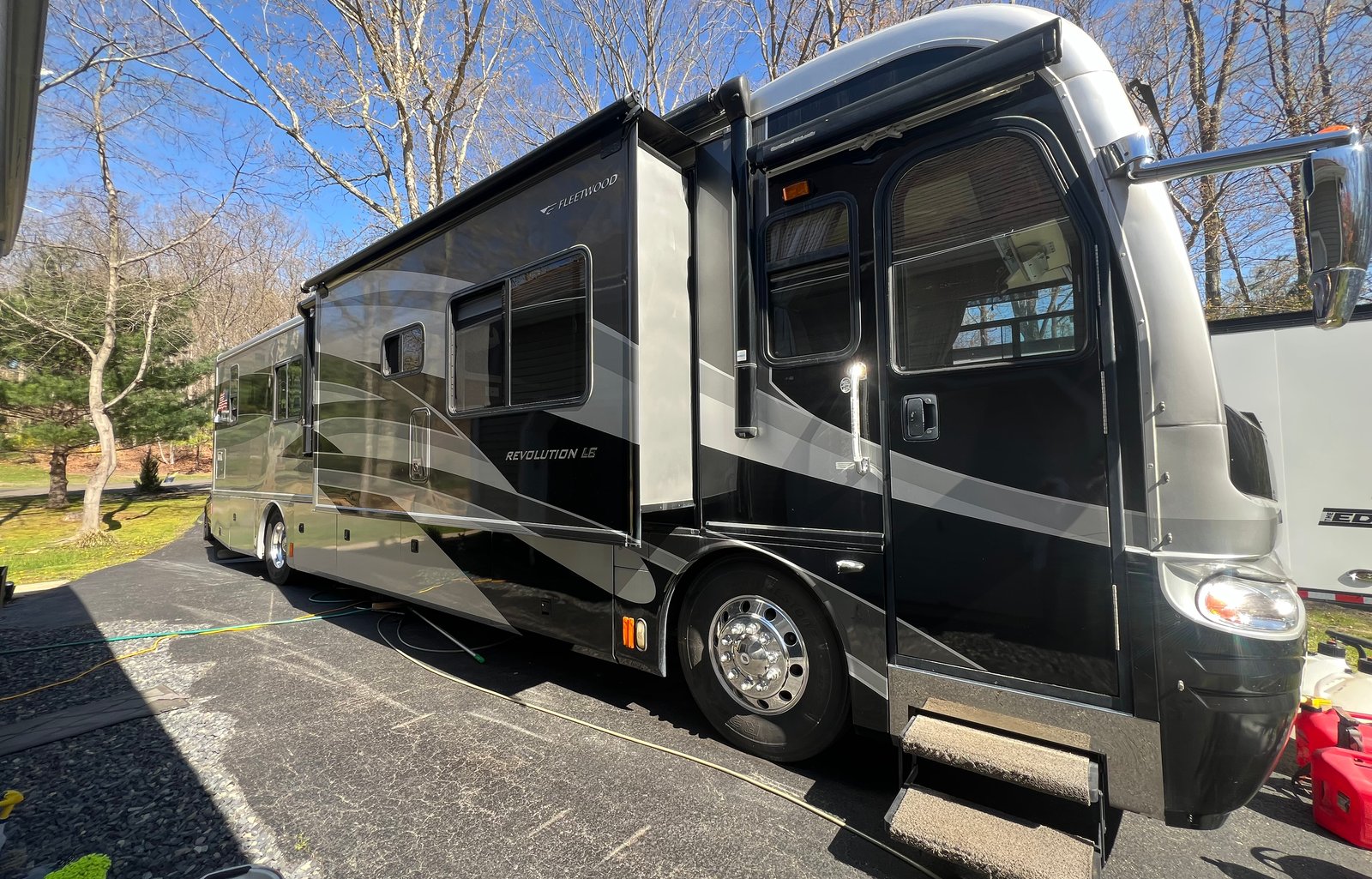 2005 Fleetwood Rv Revolution LE 40E