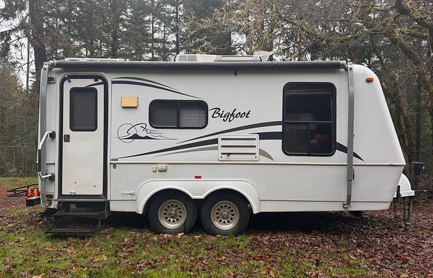 2005 Bigfoot  2500 Series Travel Trailer 25B175G