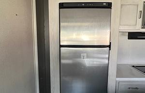 **Campy the SUPER COOL pet friendly 5th Wheel**