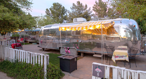 The Cozy Peach at Schnepf Farms