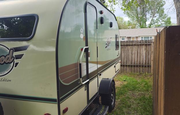 Adventure-Ready R-Pod – Bring Your Pup!