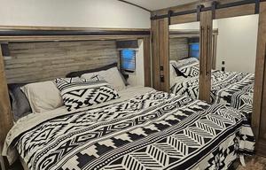 Z&S home on wheels with kids bunk room