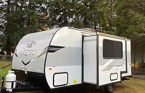 The little lodge - cozy family camper for 8!