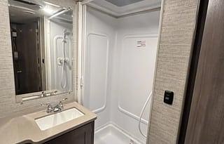 Spacious Minnie Winnie 31H – Perfect for Families