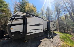 Outback: Chef's kitchen, King bed, 3 slides, Solar