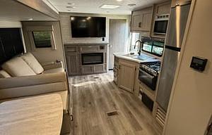 BRAND NEW! 2025 Catalina Legacy 293QBCK Bunk House