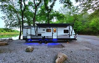 ★Full Size BUNKS★Private Queen Room★Exit 407