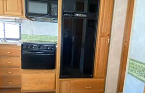 2005 Winnebago Brave 32 RV rental photo 8