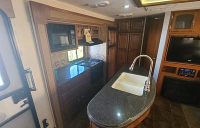 2014 Coachmen RV Freedom Express Sleeps 10