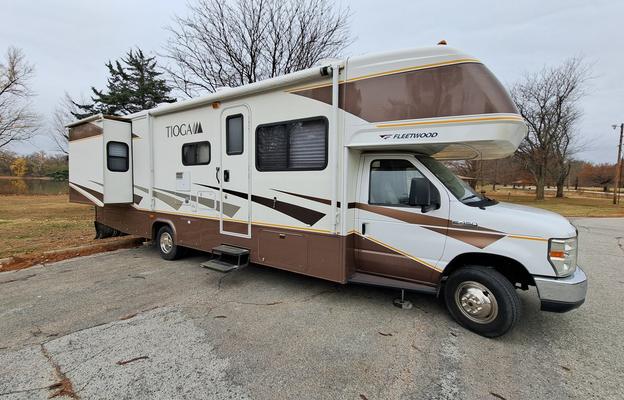 2008 Fleetwood RV Tioga 31M - Self Leveling