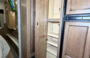 A-6 Newmar  33' , King Bed, Easy-Drive — Sleeps 5