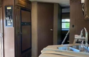 Easy to drive 2017 Thor Chateau 31E bunkhouse